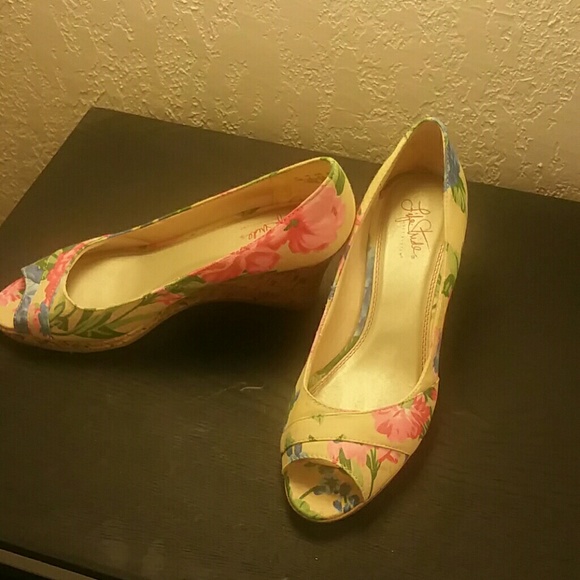 Life stride yellow flower wedge - Picture 2 of 3